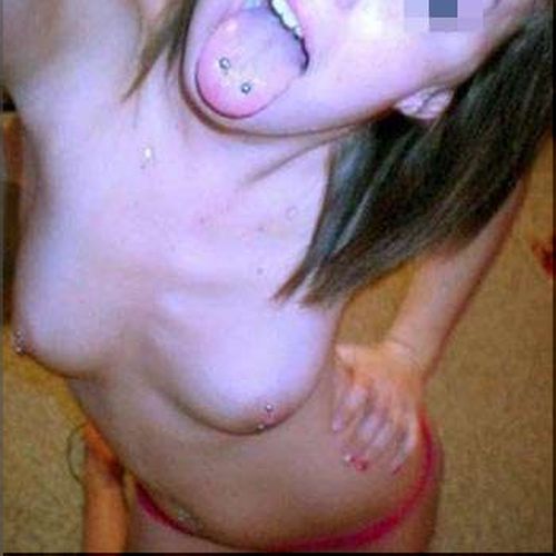 Jolie femme qui veut se faire baiser la chatte et les fesses sur Écully